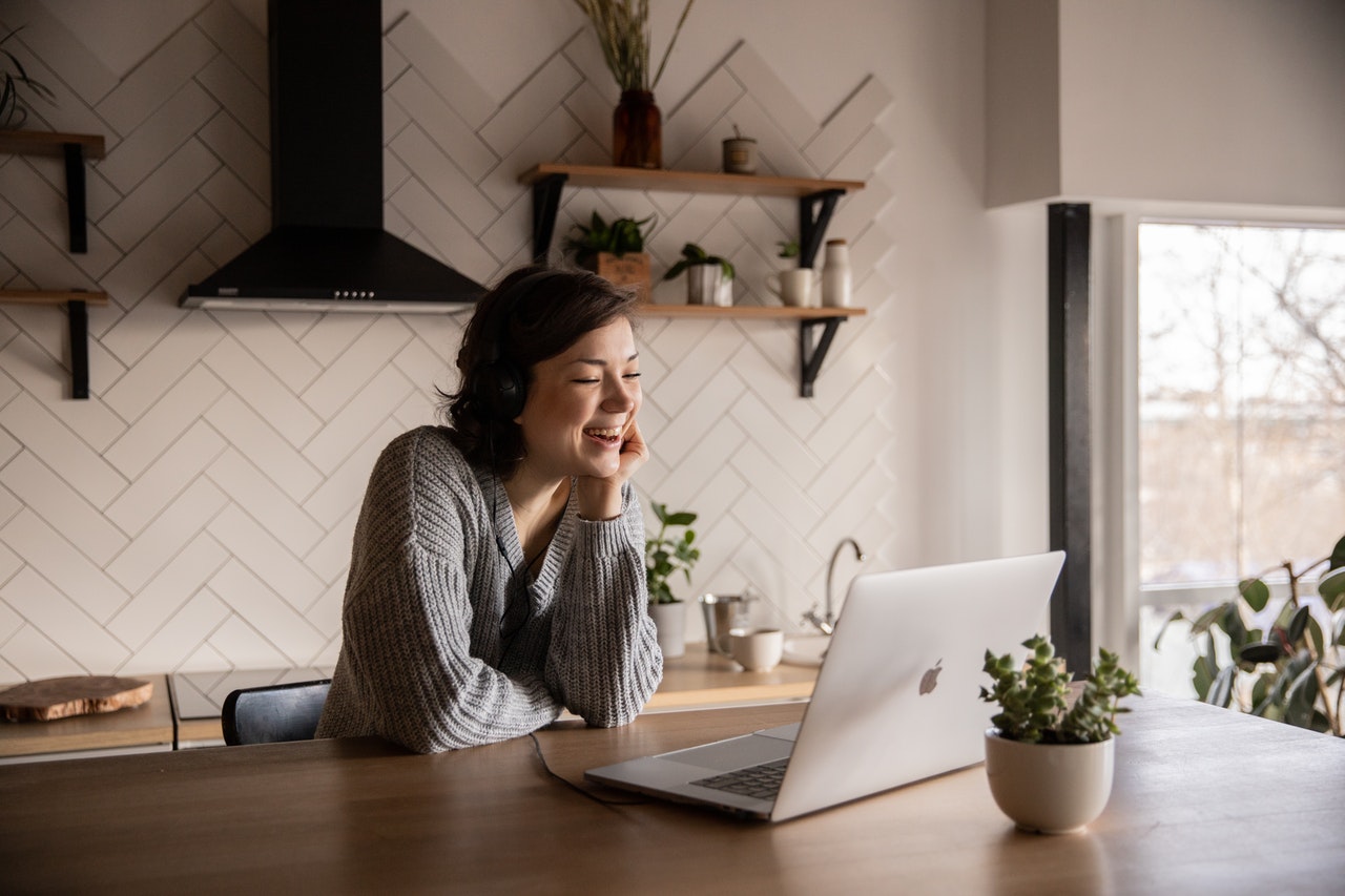 Women on laptop